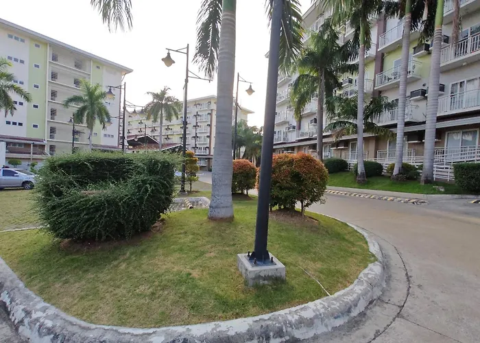 Apartment Azur A732, Amani Residences, 5 Minutes Airport, Netflix, Stylish, Cozy With Luxurious Swimming Pool